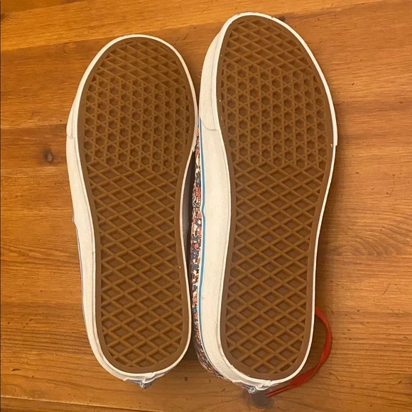 NEW Vans 'Where's Waldo?' Red and White Sneakers Size 10.5 Men’s and Women’s 12 - Picture 2 of 5